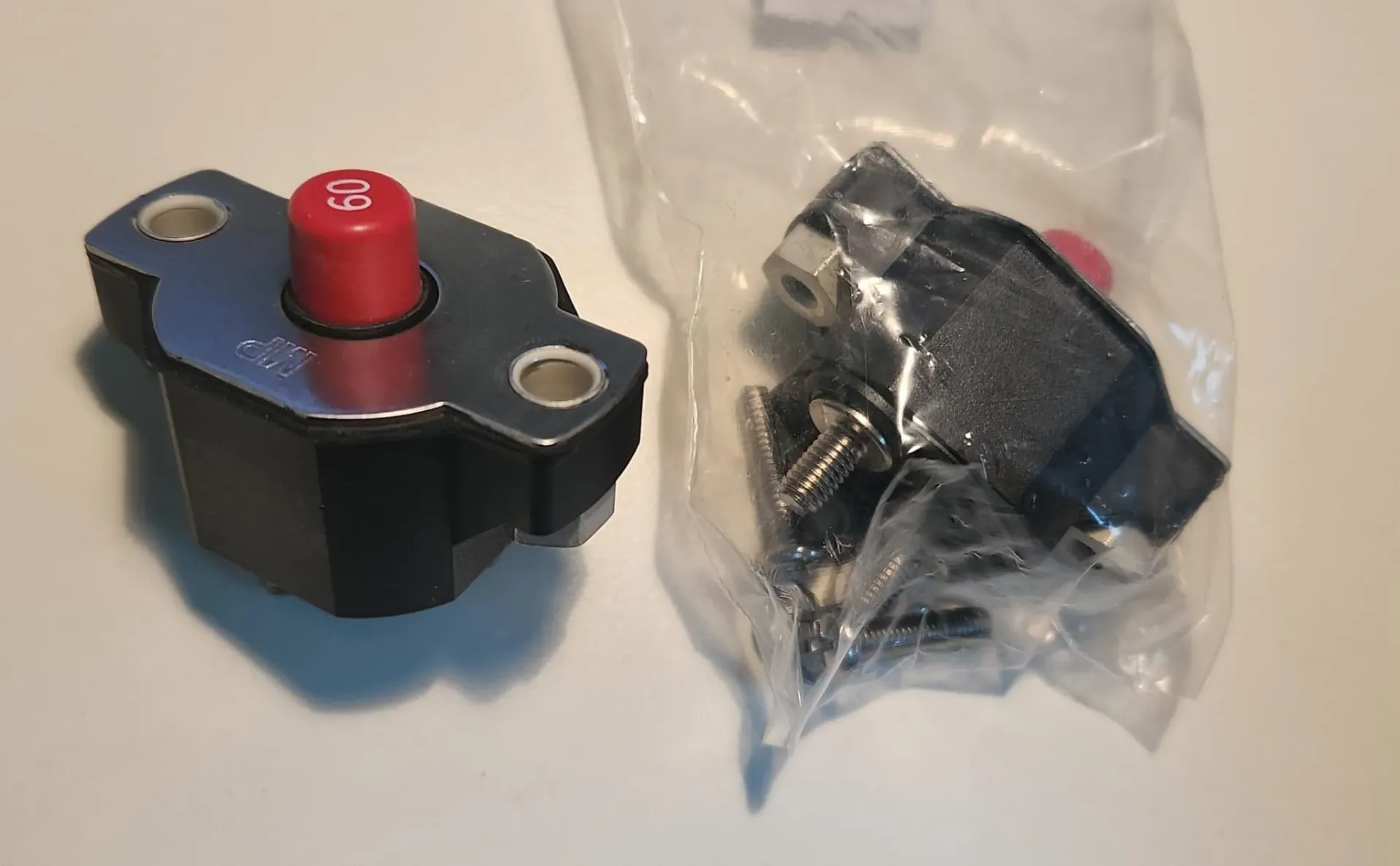Waytek #:46456Mfr. #:1810-E1-1-3T-0600-1360A Circuit Breaker 32V